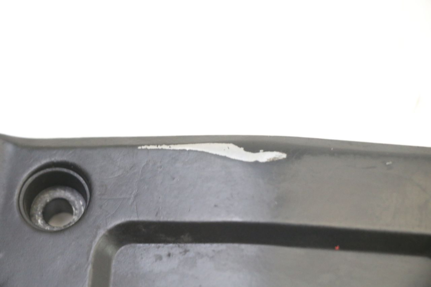 photo de PLATINE CALE PIED AVANT GAUCHE BMW K 75 RT 750 (1989 - 1997) - Zoom état d’usage