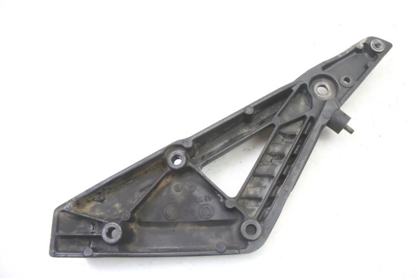 photo de PLATINE CALE PIED AVANT GAUCHE BMW K 75 RT 750 (1989 - 1997) - Points de fixation