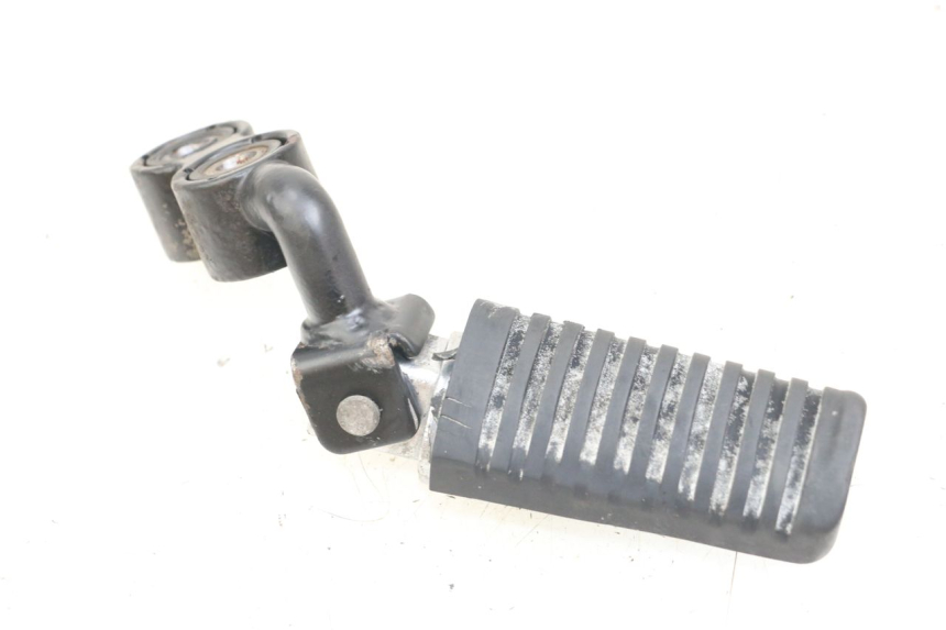 photo de PLATINE CALE PIED AVANT GAUCHE KYMCO K-PW K-PIPE 50 (2012 - 2017) - Détail de la pièce