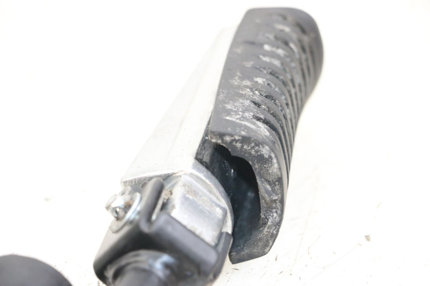 photo de PLATINE CALE PIED AVANT GAUCHE KYMCO K-PW K-PIPE 50 (2012 - 2017) - Zoom état d’usage