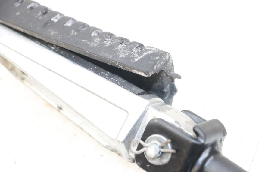 photo de PLATINE CALE PIED AVANT GAUCHE KYMCO K-PW K-PIPE 50 (2012 - 2017) - Autre angle de vue