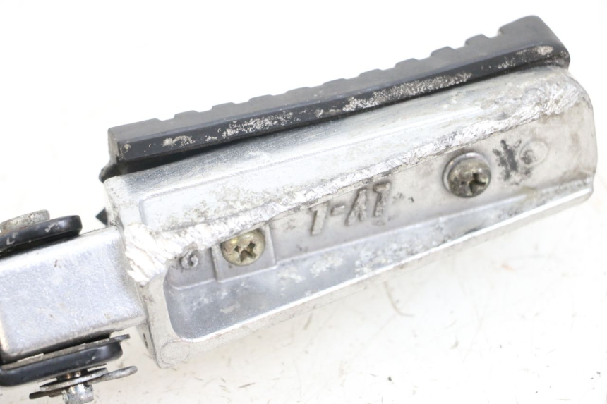 photo de PLATINE CALE PIED AVANT GAUCHE KYMCO K-PW K-PIPE 50 (2012 - 2017) - Vue d’ensemble