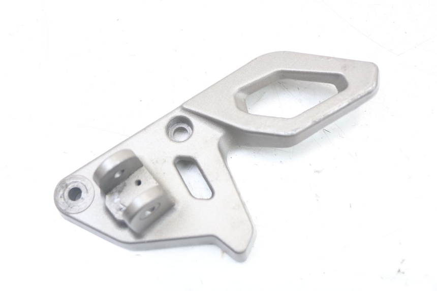 photo de PLATINE CALE PIED AVANT GAUCHE MASAI SCRAMBLER SPORT 125 (2021 - 2025) - Vue principale