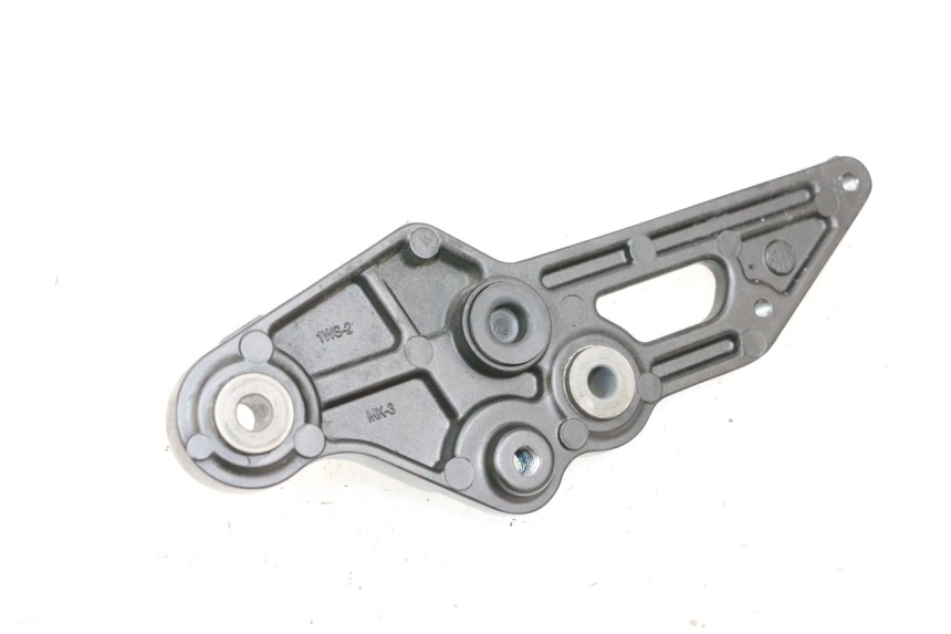 photo de PLATINE CALE PIED AVANT GAUCHE YAMAHA MT-07 MT07 ABS 700 (2018 - 2020) - Détail de la pièce
