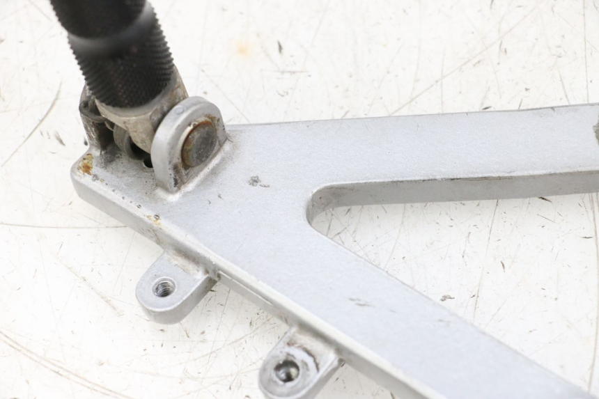 photo de PLATINE CALE PIED AVANT GAUCHE HONDA NSR R 125 (1994 - 2003) - Autre angle de vue