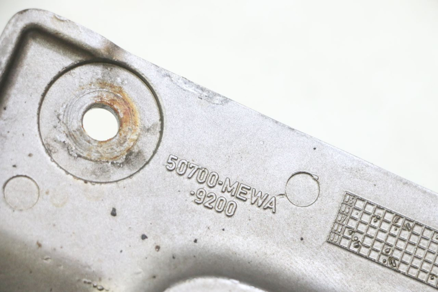 photo de PLATINE CALE PIED AVANT GAUCHE HONDA NTV DEAUVILLE ABS 700 (2007 - 2016) - Zoom état d’usage