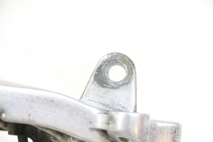 photo de PLATINE CALE PIED AVANT GAUCHE HONDA NTV DEAUVILLE 650 (1998 - 2001) - Détail de la pièce