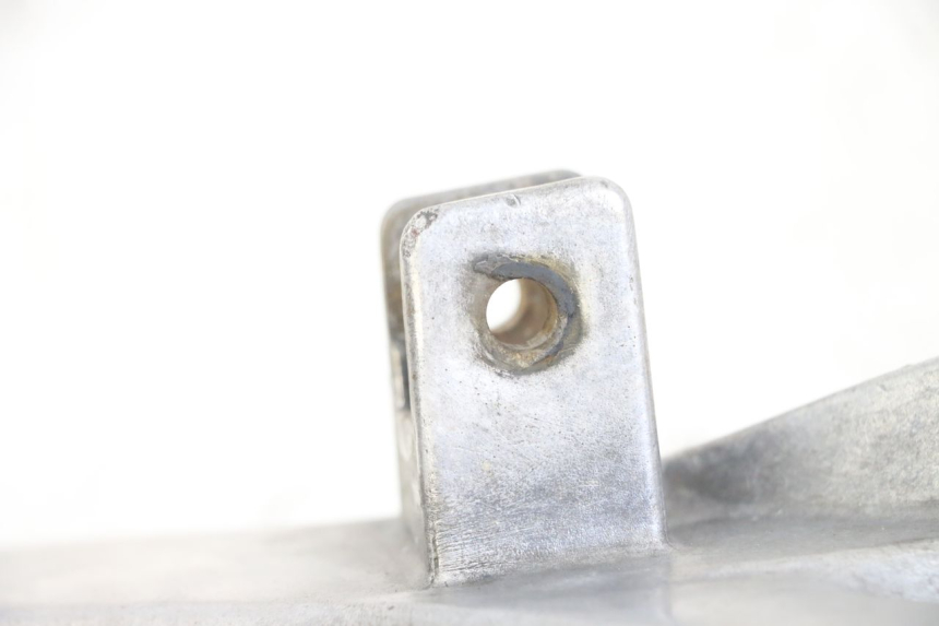 photo de PLATINE CALE PIED AVANT GAUCHE HONDA NTV DEAUVILLE 650 (1998 - 2001) - Autre angle de vue