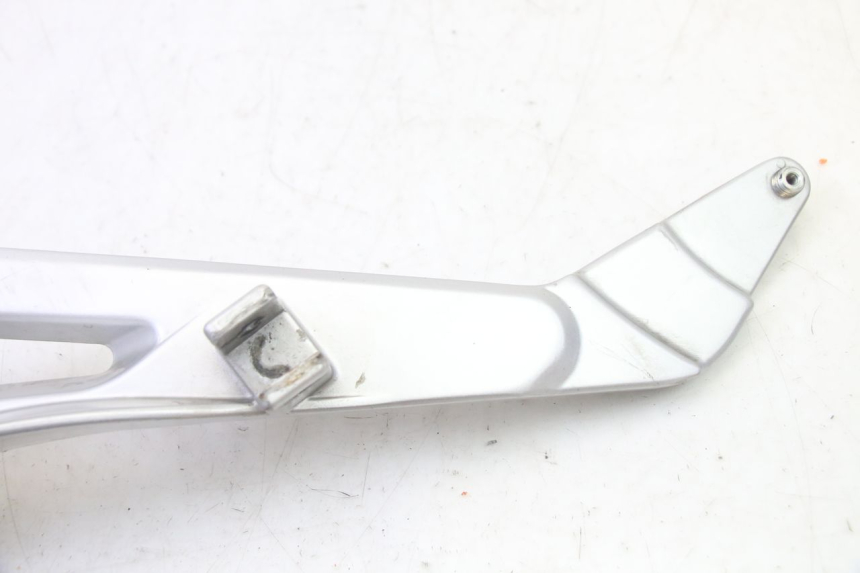 photo de PLATINE CALE PIED AVANT GAUCHE HONDA NTV DEAUVILLE 650 (2001 - 2006) - Zoom état d’usage