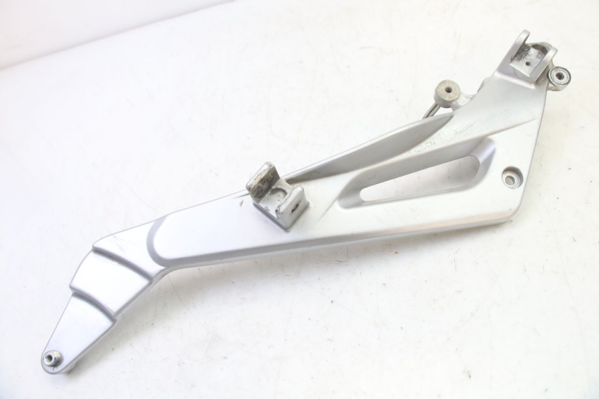 photo de PLATINE CALE PIED AVANT GAUCHE HONDA NTV DEAUVILLE 650 (2001 - 2006) - Autre angle de vue