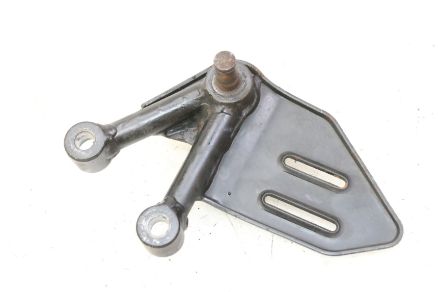 photo de PLATINE CALE PIED AVANT GAUCHE MAG POWER R-STREET 50 (2016 - 2025) - Détail de la pièce