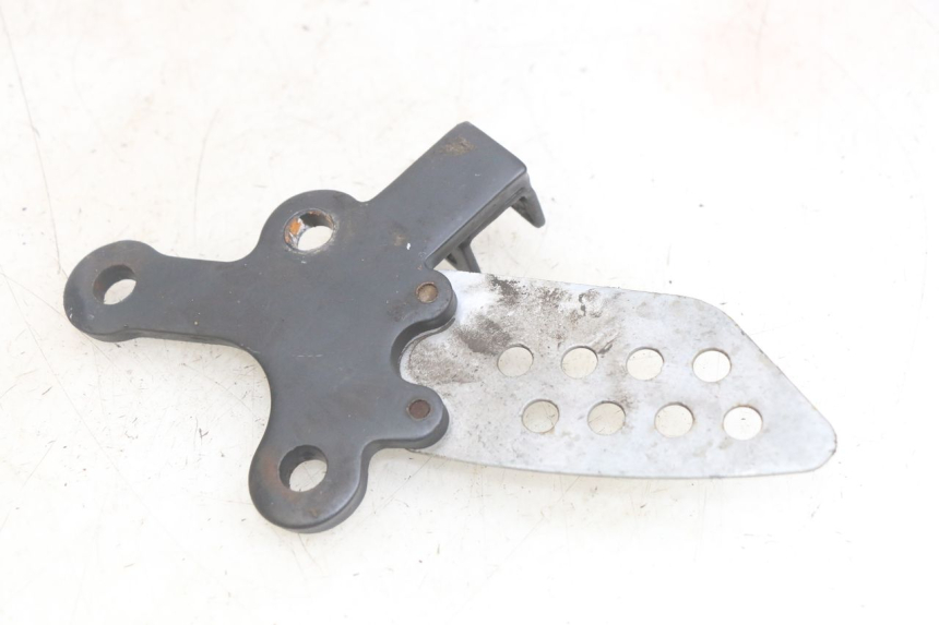 photo de PLATINE CALE PIED AVANT GAUCHE YAMASAKI ROADSTER 50 (2013 - 2018) - Détail de la pièce