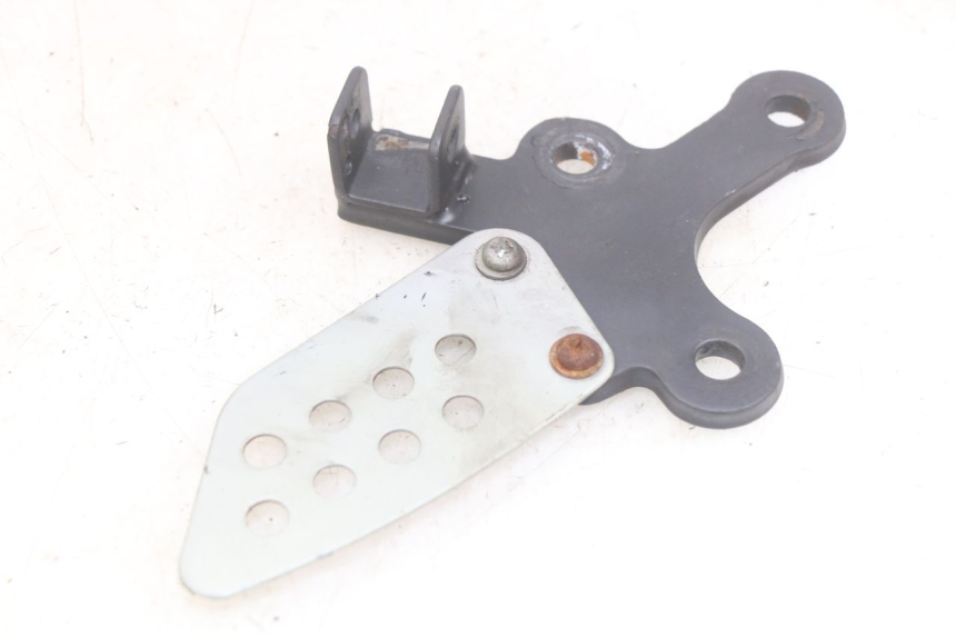 photo de PLATINE CALE PIED AVANT GAUCHE YAMASAKI ROADSTER 50 (2013 - 2018) - Zoom état d’usage