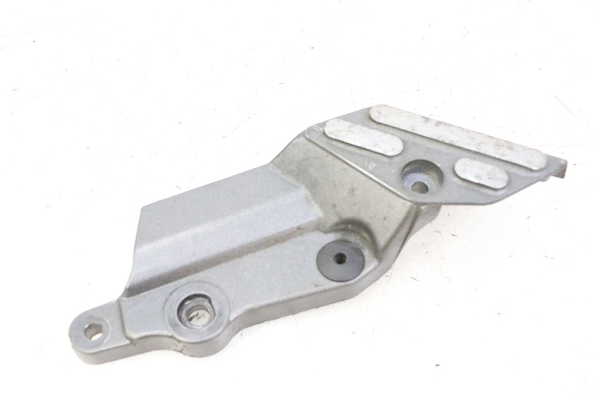 photo de PLATINE CALE PIED AVANT GAUCHE TRIUMPH SPRINT 900 (1995 - 1998) - Vue principale