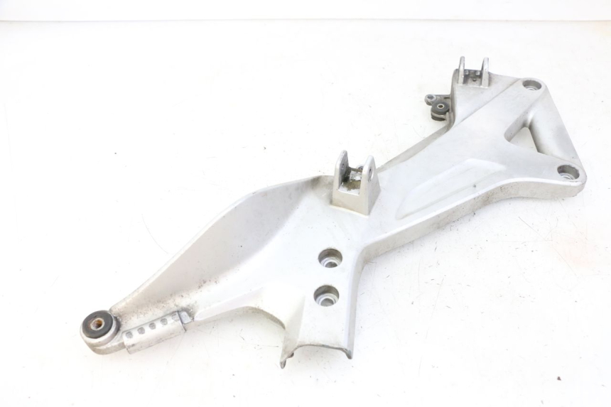 photo de PLATINE CALE PIED AVANT GAUCHE HONDA ST PAN EUROPEAN 1300 (2002 - 2013) - Autre angle de vue