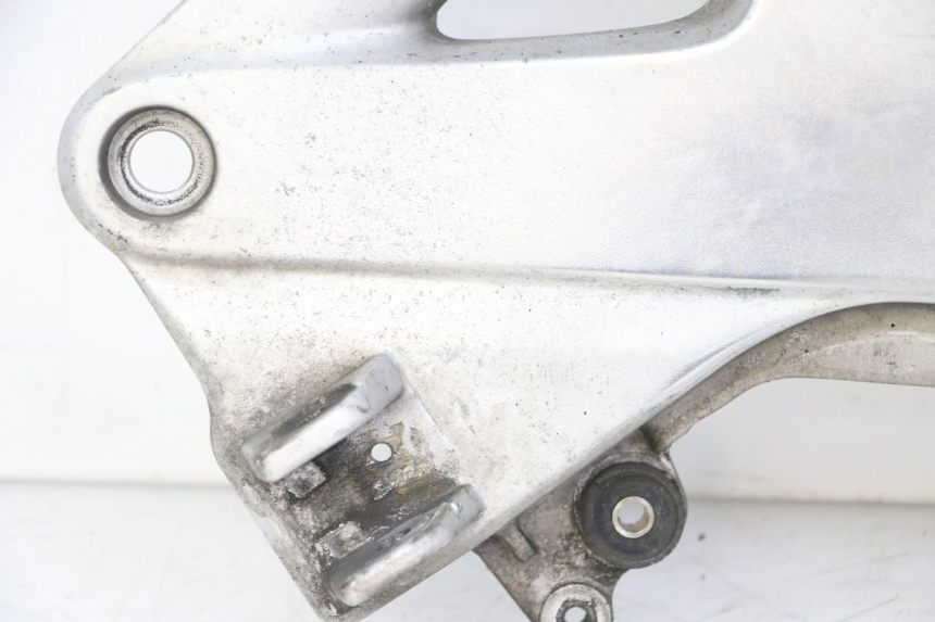 photo de PLATINE CALE PIED AVANT GAUCHE HONDA ST PAN EUROPEAN 1300 (2002 - 2013) - Pièce contrôlée