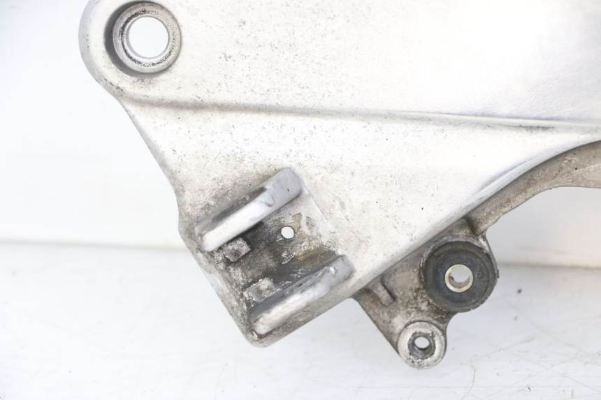photo de PLATINE CALE PIED AVANT GAUCHE HONDA ST PAN EUROPEAN 1300 (2002 - 2013) - Marquages et références