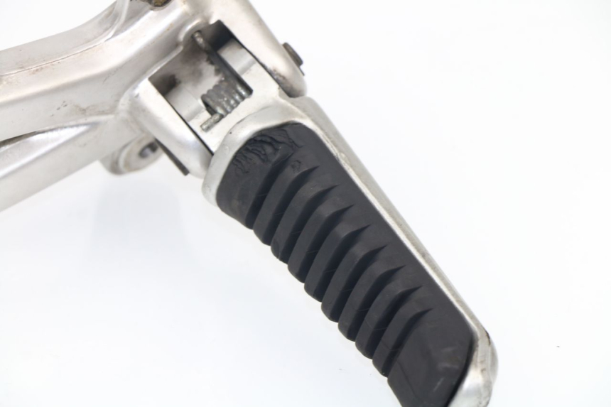 photo de PLATINE CALE PIED AVANT GAUCHE DUCATI ST2 944 (1997 - 2003) - Vue d’ensemble