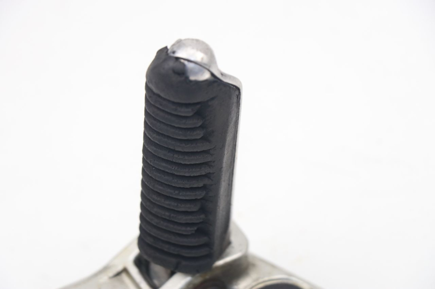 photo de PLATINE CALE PIED AVANT GAUCHE SUZUKI GSX F GSXF 750 (1988 - 1998) - Zoom état d’usage