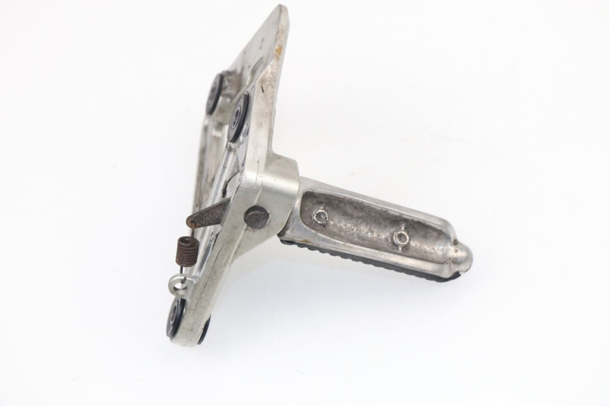 photo de PLATINE CALE PIED AVANT GAUCHE SUZUKI GSX F GSXF 750 (1988 - 1998) - Gros plan technique