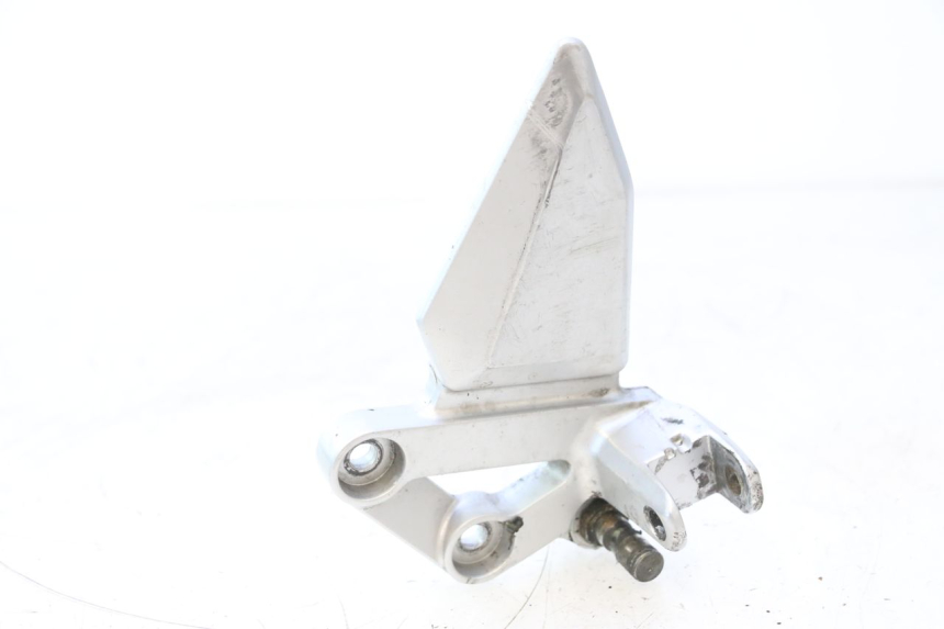 photo de PLATINE CALE PIED AVANT GAUCHE SUZUKI SV S 650 (2003 - 2009) - Détail de la pièce