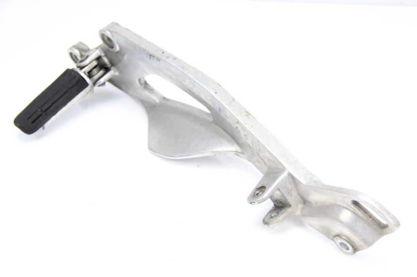 photo de PLATINE CALE PIED AVANT GAUCHE YAMAHA TDM ABS 900 (2002 - 2014) - Détail de la pièce