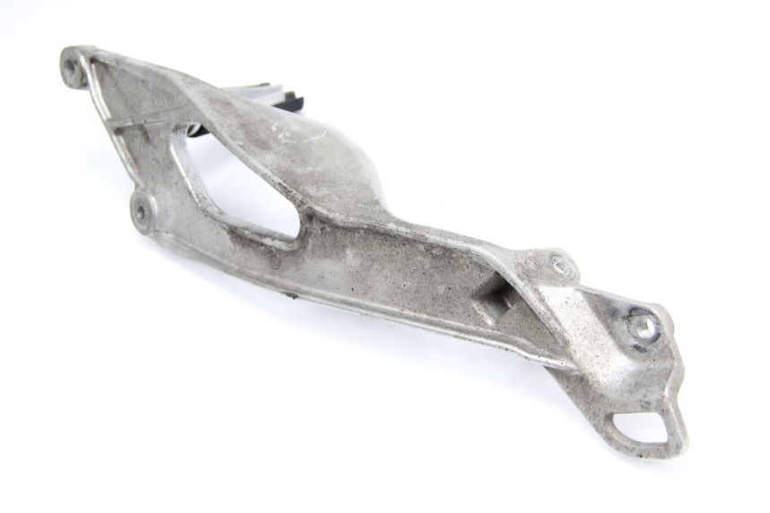 photo de PLATINE CALE PIED AVANT GAUCHE YAMAHA TDM ABS 900 (2002 - 2014) - Autre angle de vue