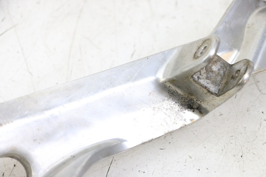 photo de PLATINE CALE PIED AVANT GAUCHE YAMAHA TDM ABS 900 (2002 - 2014) - Détail de la pièce