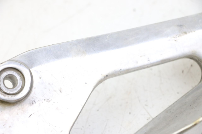 photo de PLATINE CALE PIED AVANT GAUCHE YAMAHA TDM ABS 900 (2002 - 2014) - Zoom état d’usage