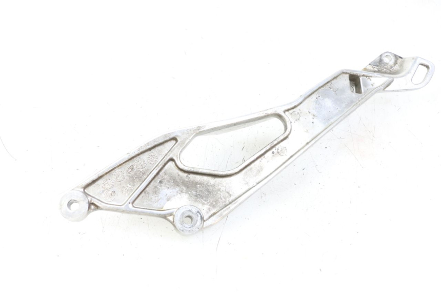 photo de PLATINE CALE PIED AVANT GAUCHE YAMAHA TDM ABS 900 (2002 - 2014) - Autre angle de vue