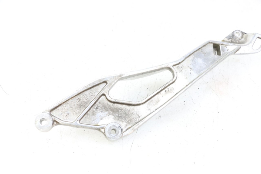 photo de PLATINE CALE PIED AVANT GAUCHE YAMAHA TDM ABS 900 (2002 - 2014) - Gros plan technique