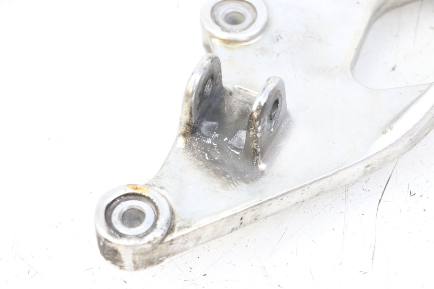 photo de PLATINE CALE PIED AVANT GAUCHE YAMAHA TDM ABS 900 (2002 - 2014) - Pièce contrôlée