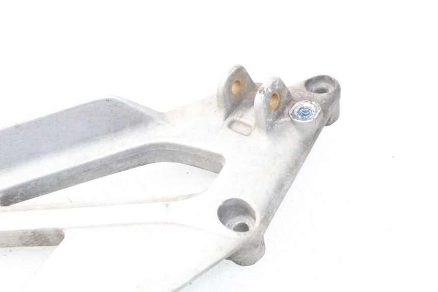 photo de PLATINE CALE PIED AVANT GAUCHE YAMAHA XJ600 XJ DIVERSION 600 (1992 - 1997) - Gros plan technique