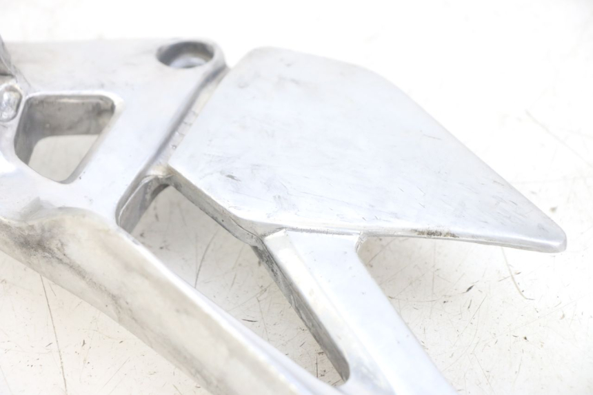 photo de PLATINE CALE PIED AVANT GAUCHE YAMAHA XJN DIVERSION 600 (2000 - 2003) - Détail de la pièce