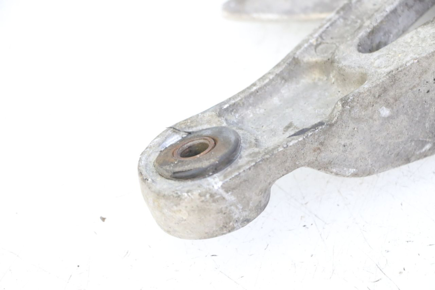 photo de PLATINE CALE PIED AVANT GAUCHE YAMAHA XJN DIVERSION 600 (2000 - 2003) - Zoom état d’usage