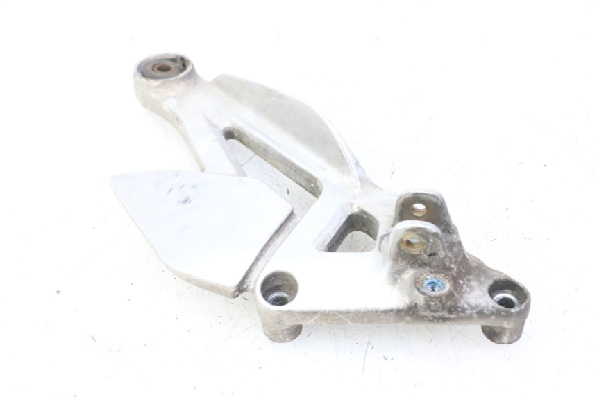 photo de PLATINE CALE PIED AVANT GAUCHE YAMAHA XJN DIVERSION 600 (2000 - 2003) - Points de fixation