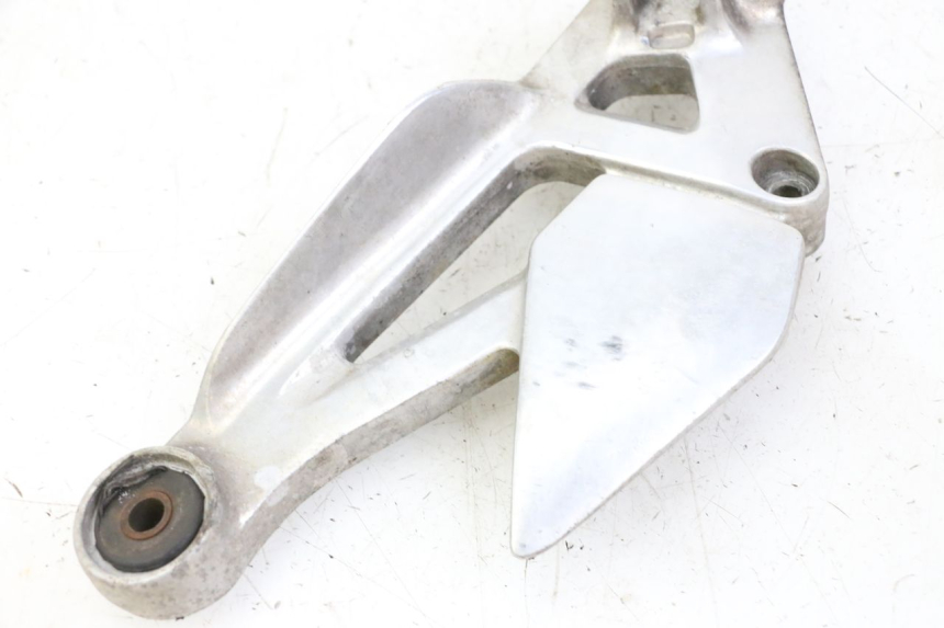 photo de PLATINE CALE PIED AVANT GAUCHE YAMAHA XJN DIVERSION 600 (2000 - 2003) - État de surface