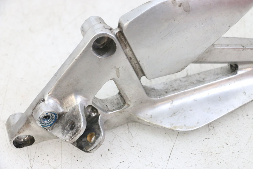 photo de PLATINE CALE PIED AVANT GAUCHE YAMAHA XJS DIVERSION 600 (1997 - 1999) - Vue d’ensemble