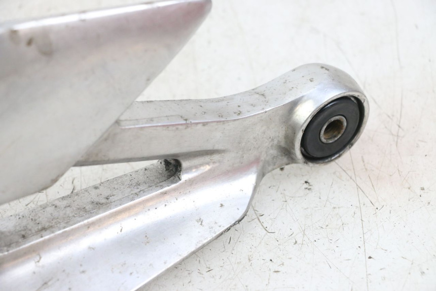 photo de PLATINE CALE PIED AVANT GAUCHE YAMAHA XJS DIVERSION 600 (1997 - 1999) - Points de fixation