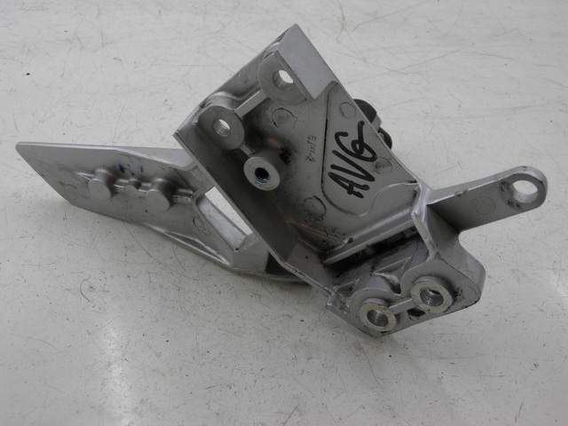 photo de PLATINE CALE PIED AVANT GAUCHE YAMAHA FJR 1300 (2004 - 2005) - Détail de la pièce