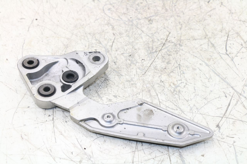 photo de PLATINE CALE PIED AVANT GAUCHE YAMAHA FZ1 FAZER 1000 (2007 - 2009) - Détail de la pièce