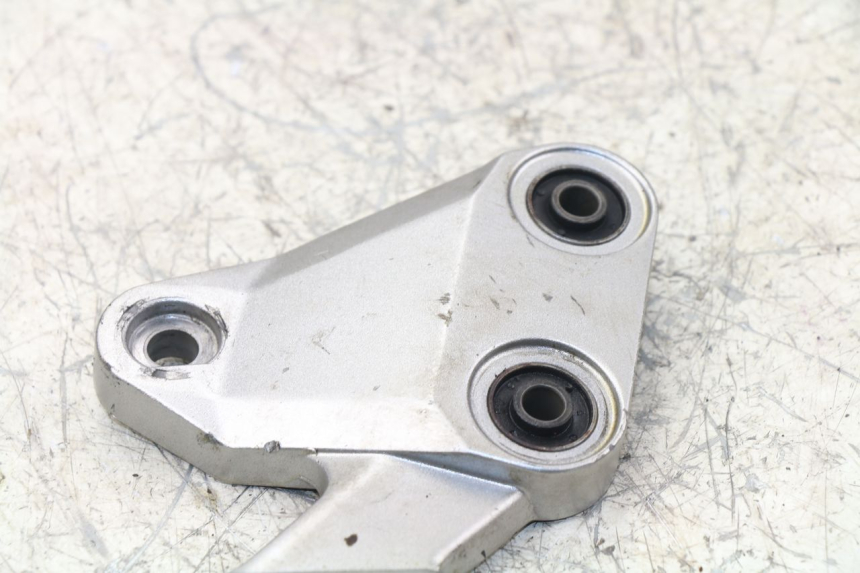 photo de PLATINE CALE PIED AVANT GAUCHE YAMAHA FZ1 FAZER 1000 (2007 - 2009) - Zoom état d’usage
