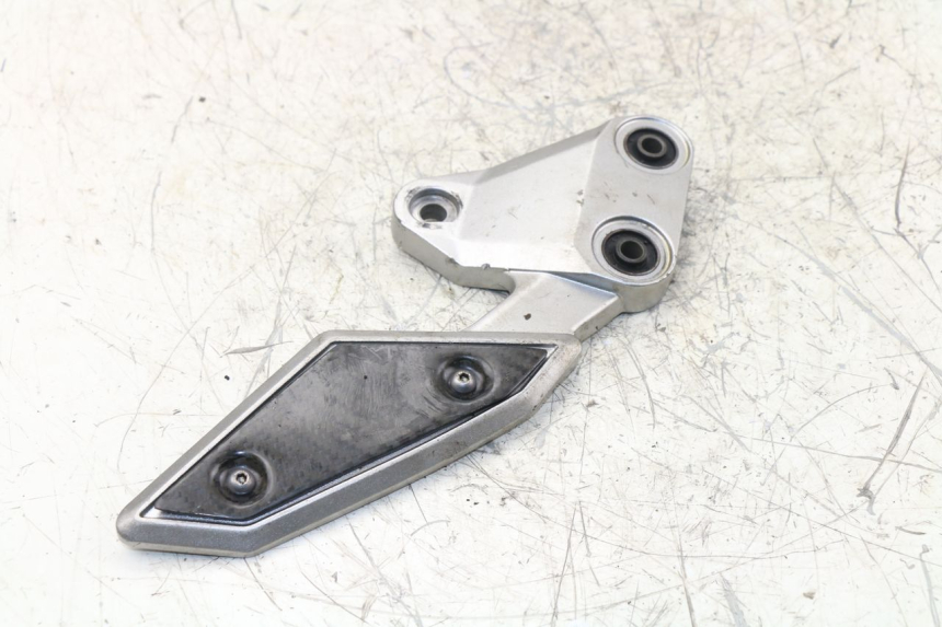 photo de PLATINE CALE PIED AVANT GAUCHE YAMAHA FZ1 FAZER 1000 (2007 - 2009) - Autre angle de vue