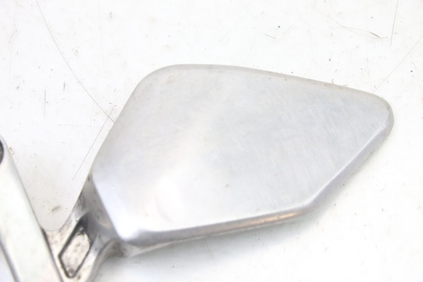 photo de PLATINE CALE PIED AVANT GAUCHE YAMAHA FZS FAZER 600 (2001 - 2003) - Zoom état d’usage