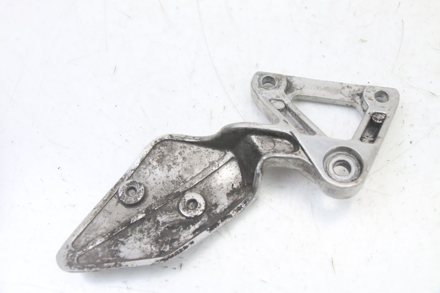 photo de PLATINE CALE PIED AVANT GAUCHE YAMAHA FZS FAZER 600 (2001 - 2003) - Gros plan technique