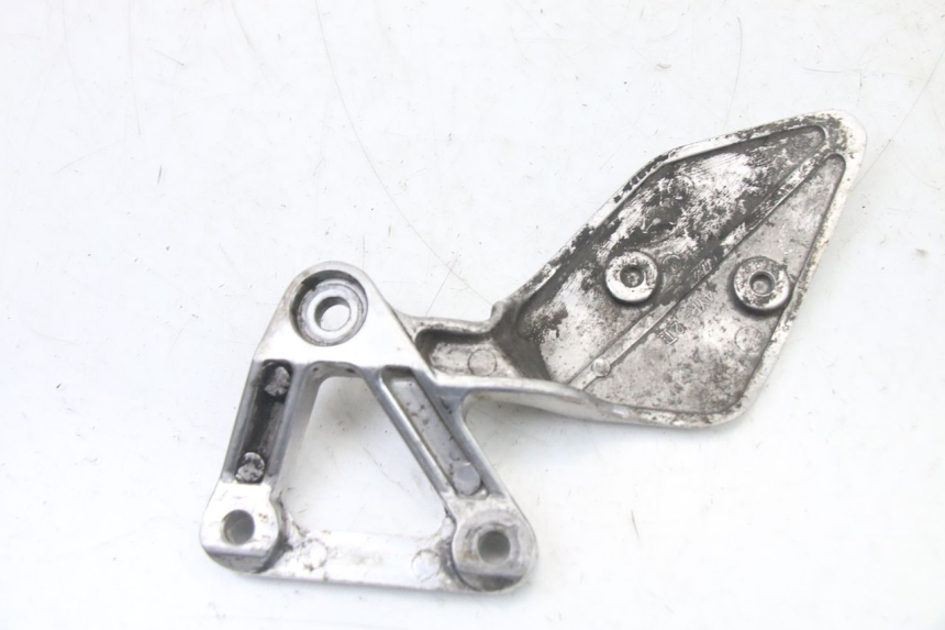 photo de PLATINE CALE PIED AVANT GAUCHE YAMAHA FZS FAZER 600 (2001 - 2003) - Vue d’ensemble