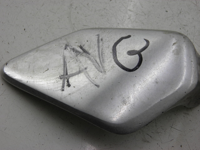 photo de PLATINE CALE PIED AVANT GAUCHE YAMAHA FZS FAZER 600 (1998 - 2001) - Zoom état d’usage