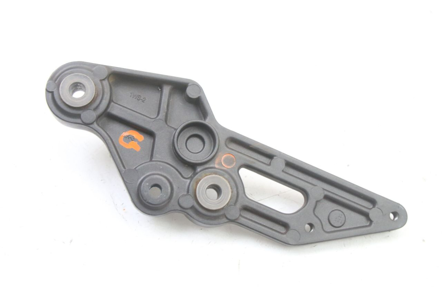 photo de PLATINE CALE PIED AVANT GAUCHE YAMAHA TRACER 7 700 (2020 - 2024) - Zoom état d’usage