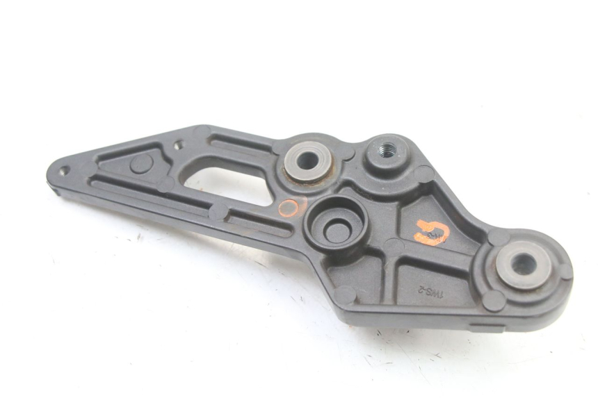 photo de PLATINE CALE PIED AVANT GAUCHE YAMAHA TRACER 7 700 (2020 - 2024) - Autre angle de vue
