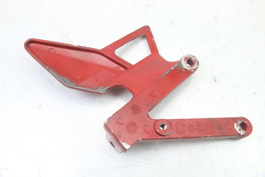 photo de PLATINE CALE PIED AVANT GAUCHE YAMAHA TZR 50 (2008 - 2016) - Gros plan technique